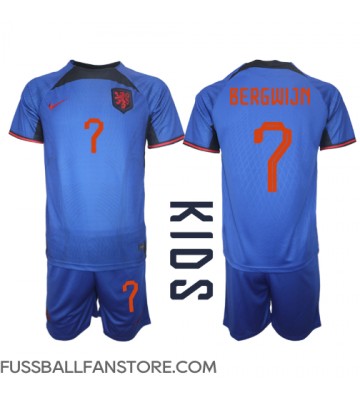 Niederlande Steven Bergwijn #7 Replik Auswärtstrikot Kinder WM 2022 Kurzarm (+ Kurze Hosen)
